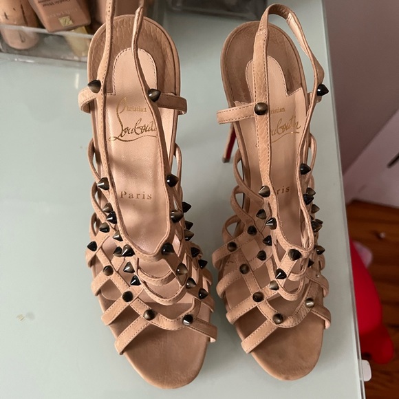 Super cute Christian Louboutin, high heels. - Picture 12 of 12